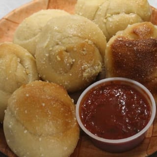 Garlic Knots with Sauce